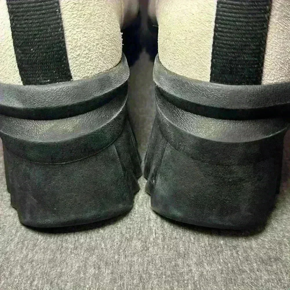 Nurture NWT Denali Waterproof Lug Sole Heeled Platform Chelsea Boot Women Size 8